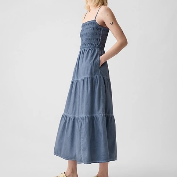 Gap Smocked Tiered Midi Dress - Picture 6 of 8